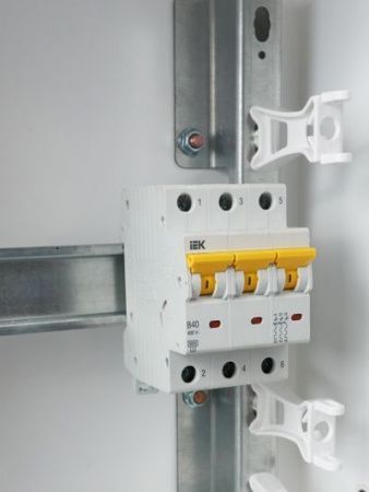 KARAT Автоматический выключатель ВА47-60M 3P B 40А 6кА IEK